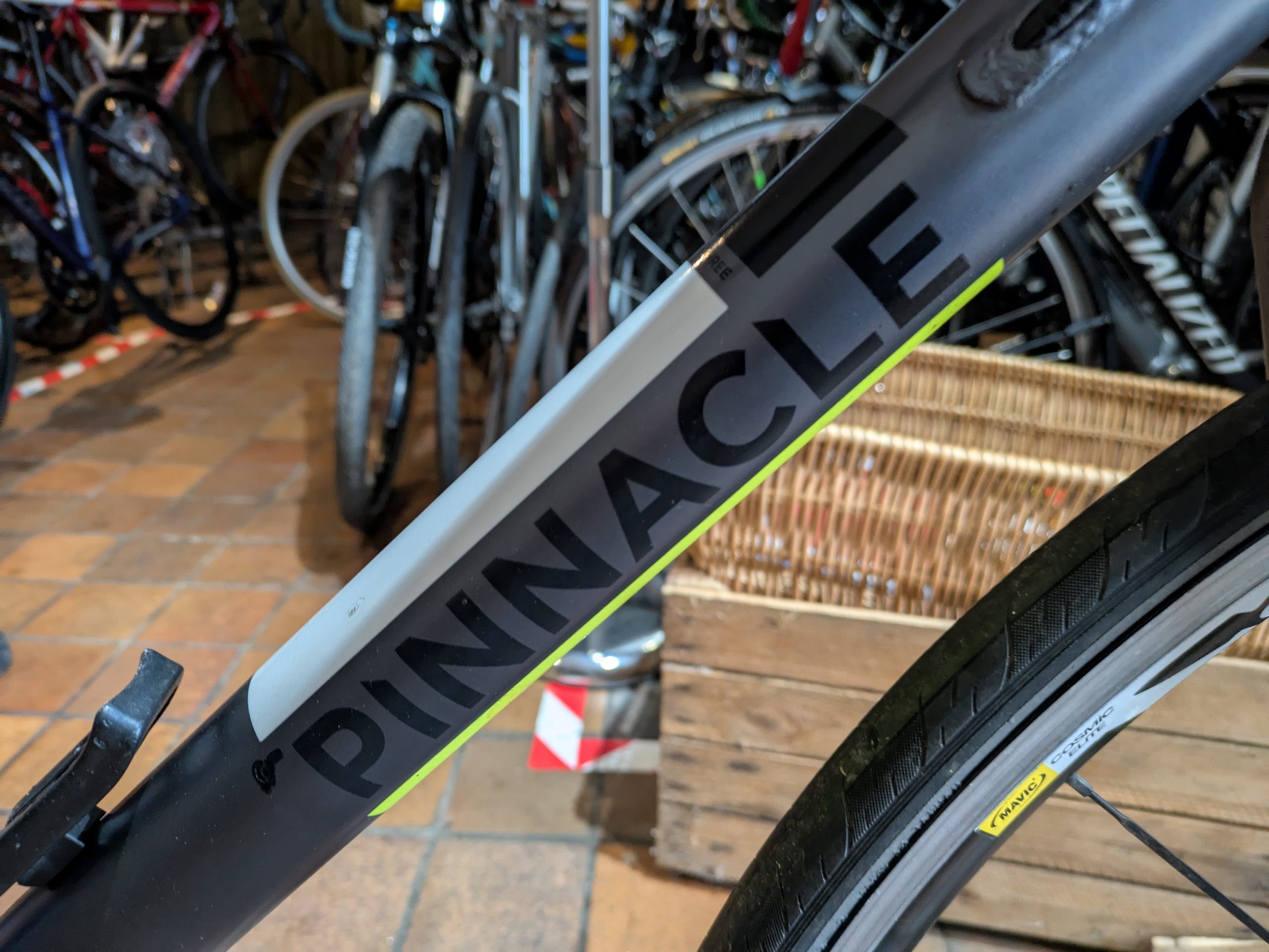 Pinnacle Neon 700c hybrid 53cm - Image 3