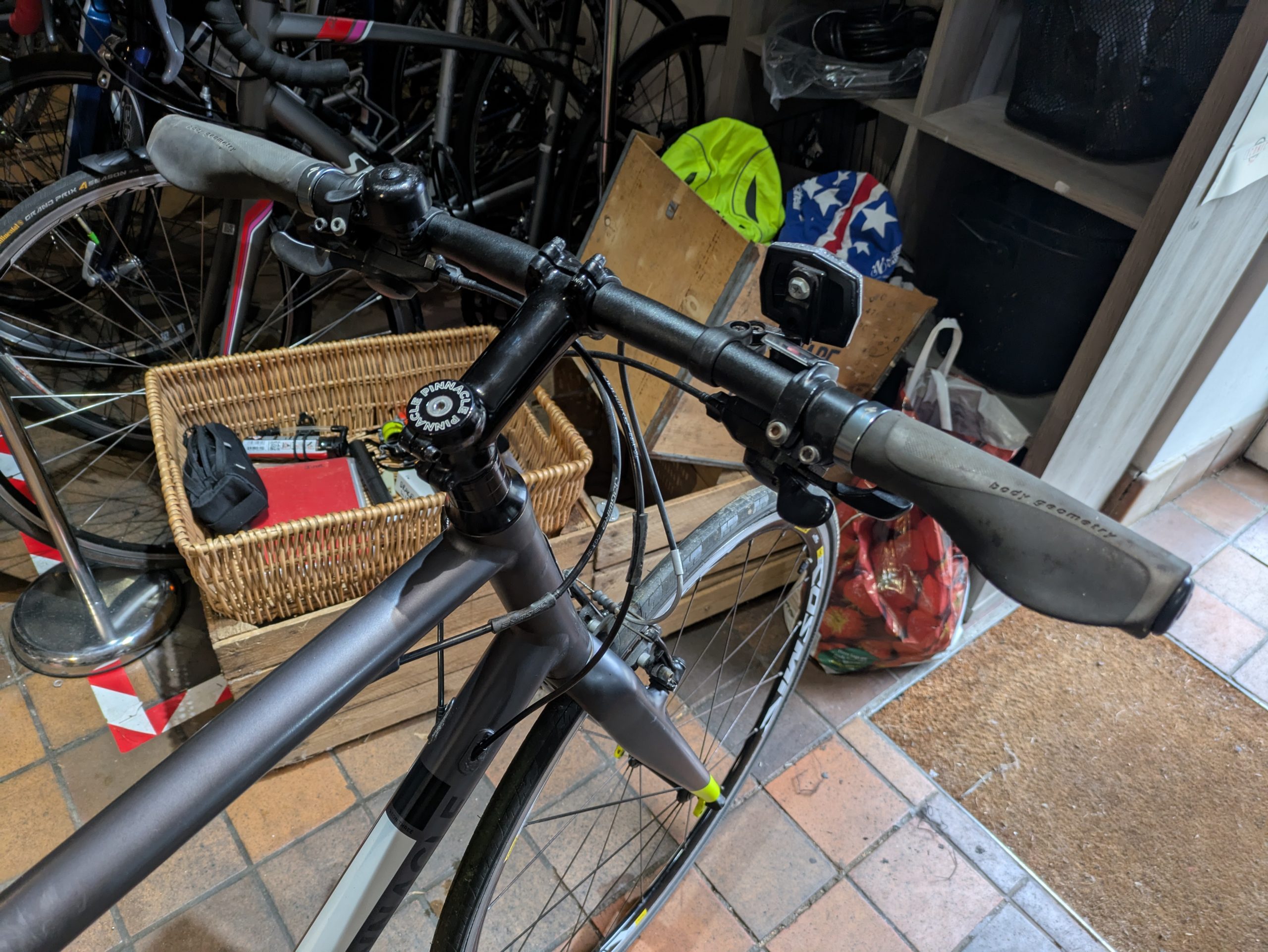 Pinnacle Neon 700c hybrid 53cm - Image 2