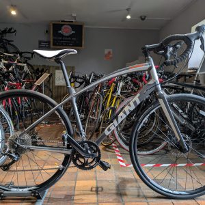 Giant Anyroad 700c road/gravel bike medium size