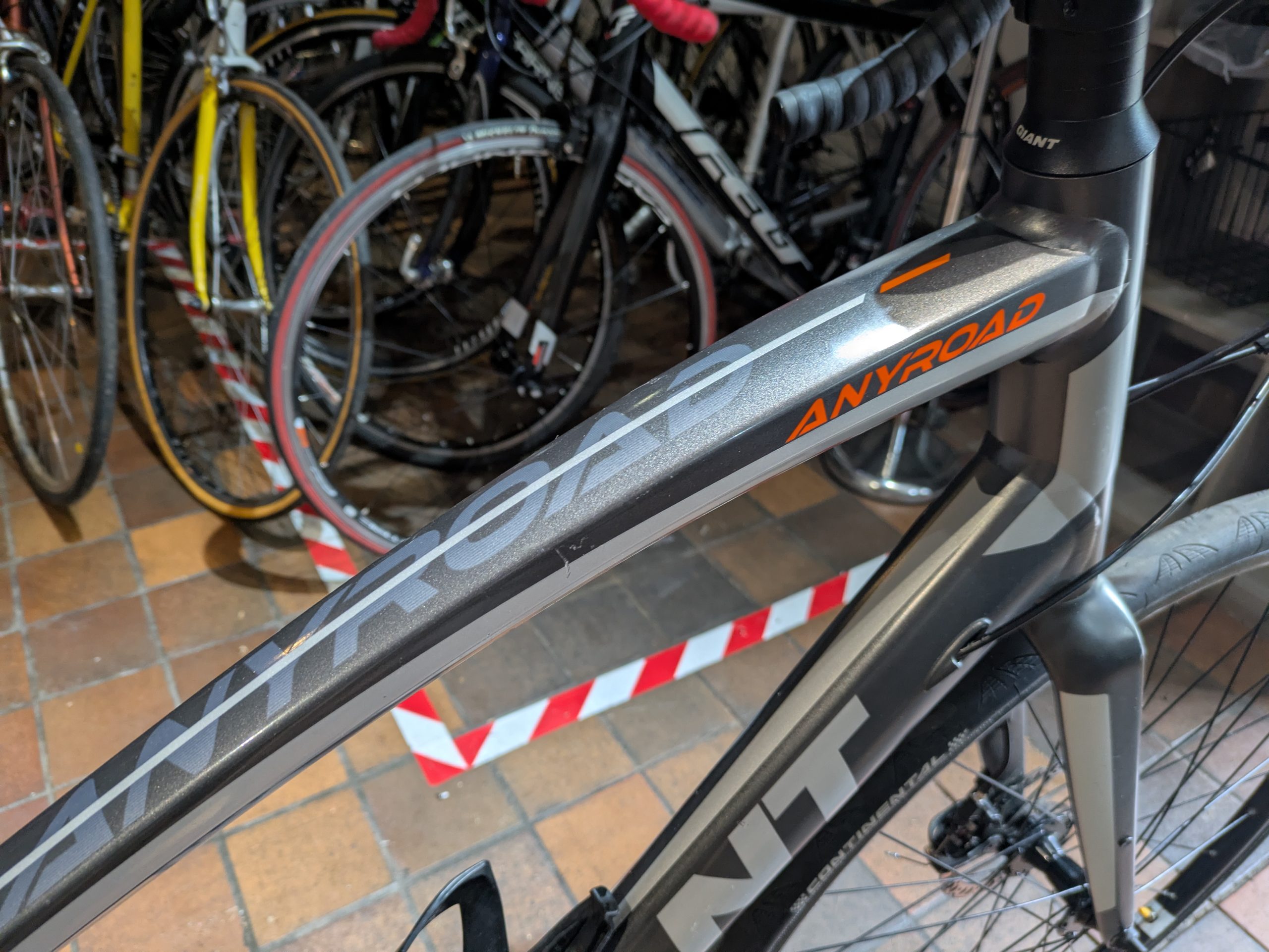 Giant Anyroad 700c road/gravel bike medium size - Image 4