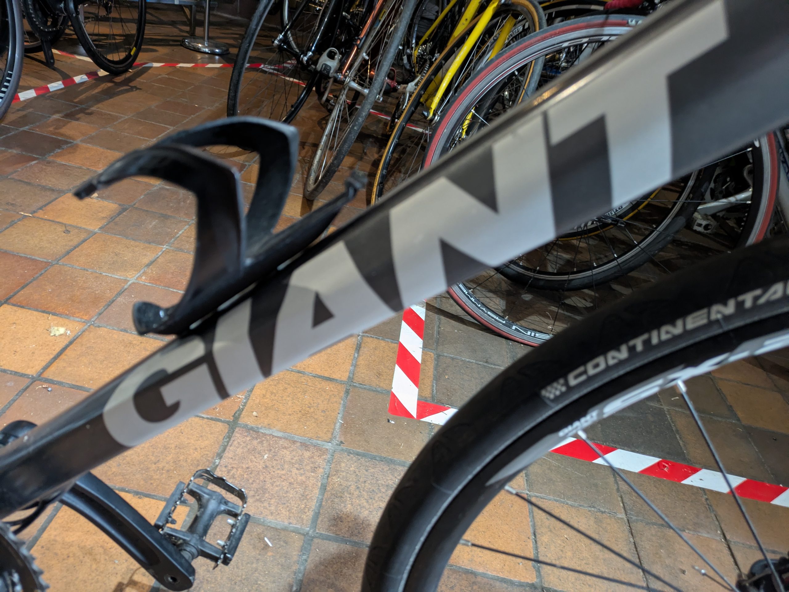 Giant Anyroad 700c road/gravel bike medium size - Image 5