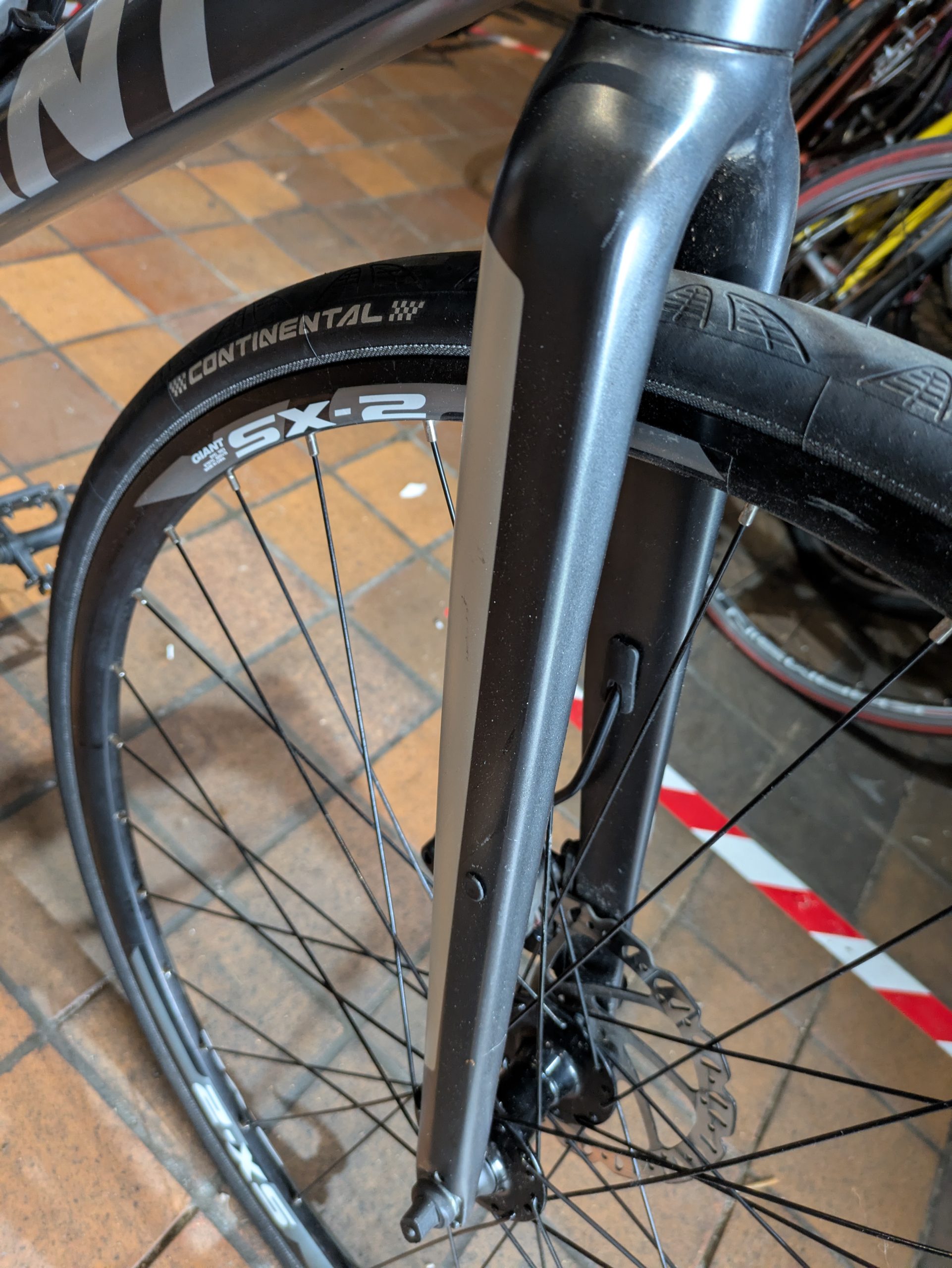 Giant Anyroad 700c road/gravel bike medium size - Image 12