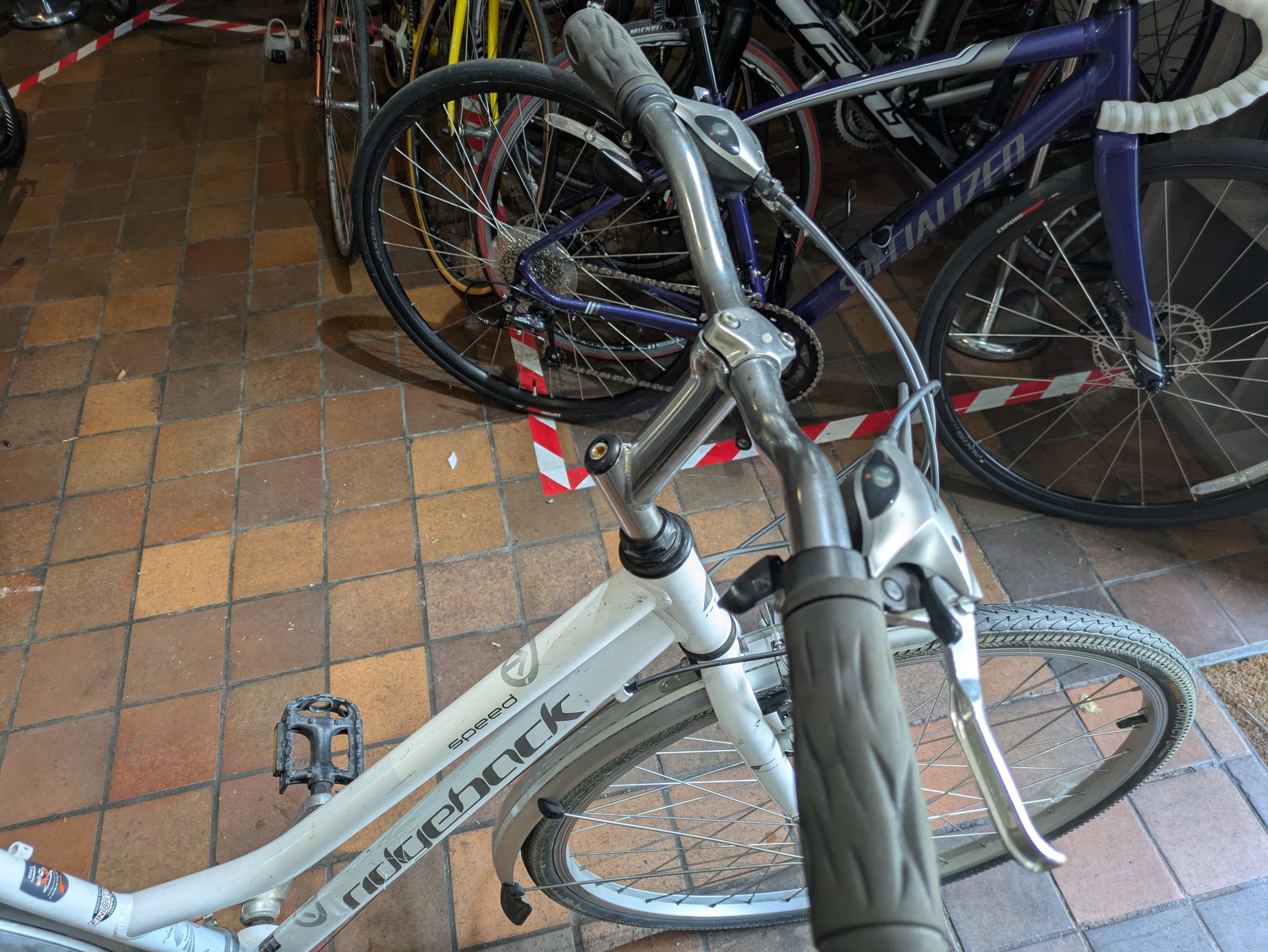 Ridgeback Speed 700c hybrid 49cm - Image 2